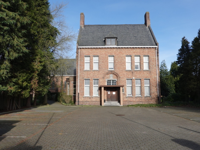 Juvenaat Siint-Tarcitius - ingang kloostergebouw