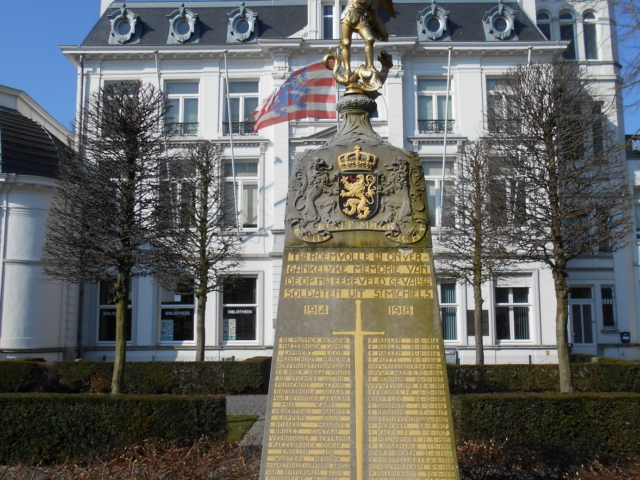 Oorlogsmonument - gemeenteplein - 2022